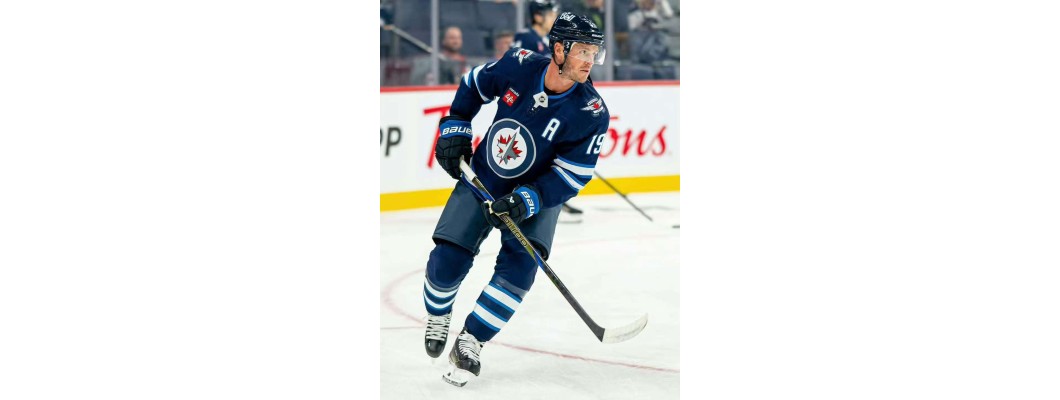 Jonathan Toews palaa, ja Jets on hänen seuraava legendaarinen matkansa. Jonathan Toews palaa, ja Jets on hänen seuraava legendaarinen matkansa.